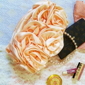 🆕Gorgeous handmade Rose Purse with Pearl handles